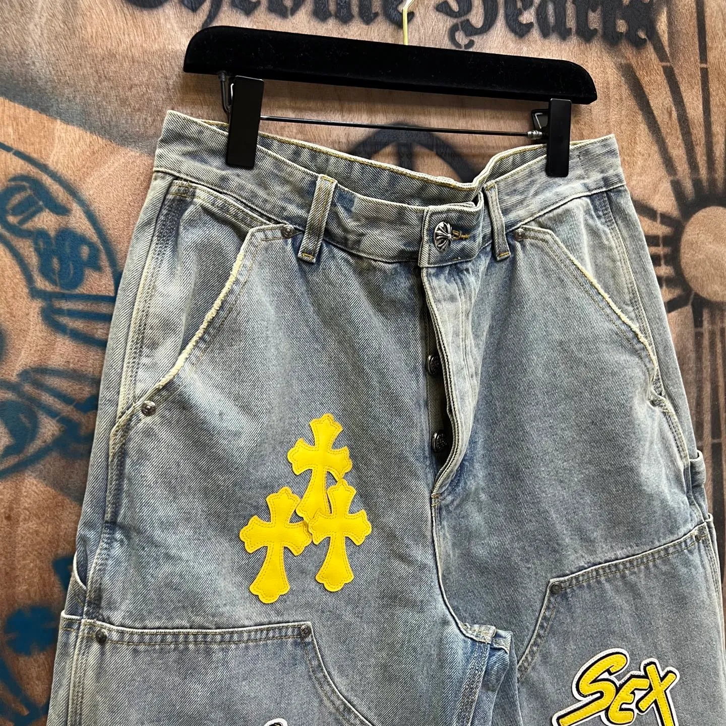 P520 chrome hearts limited series new city limited jeans Chrome Hearts city limited denim shorts vintage levis American made 501 505 517 base version remake Levis American made 501 base version imported sheepskin 925 silver remake Customers provide waist and pants length or height and weight. The studio will select the most suitable base version for you to remake. There are many people doing remakes in the market. Don’t belittle or comment. The difference is visible to the naked eye. See and compare for yourself #CHROME HEARTS Unisex style